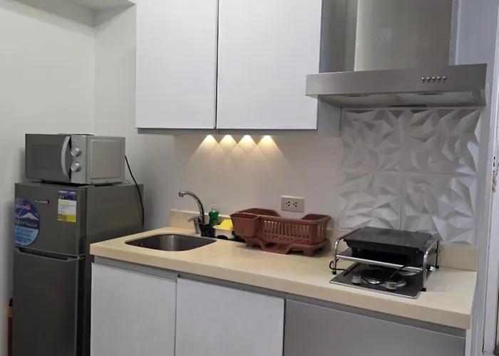公寓式飯店 Casa Serenity Staycation At Azure Paranaque With 1 Bedroom Good For 1 To 4 Pax Airconditioned And Pool View Near Sm Bicutan *