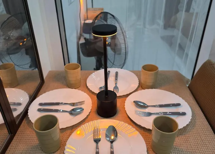 公寓式飯店 Casa Serenity Staycation At Azure Paranaque With 1 Bedroom Good For 1 To 4 Pax Airconditioned And Pool View Near Sm Bicutan